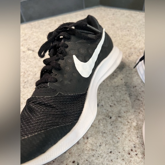 Nike Girls Shoes Size 3.5 - Picture 7 of 8